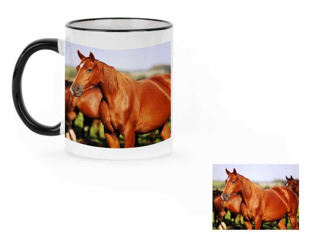 Tasse blanche avec une illustration de chevaux bruns