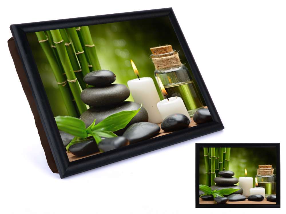 Plateau coussin avec une illustration de bambou et de pierres